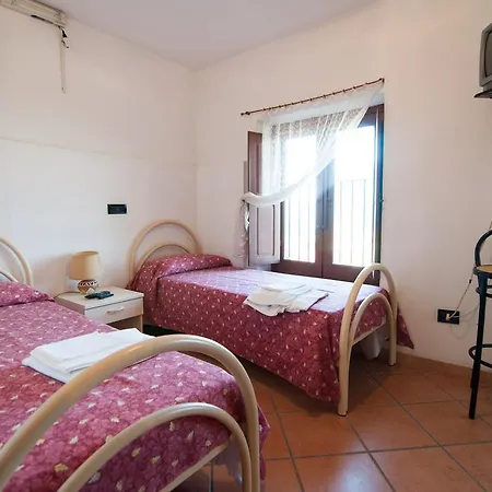 Alojamento de Acomodação e Pequeno-almoço Lo Sparviero 3*