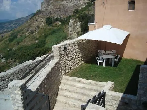 Lo Sparviero 住宿加早餐酒店